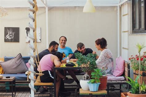 A Ponte Shili, Uma Obra-Prima Histórica e um Ponto de Encontro Vibrante!