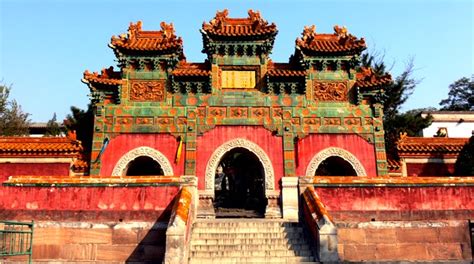 O Templo de Pǔtuō Zongcheng: Um santuário imperial exuberante que abraça a história e a paz interior!