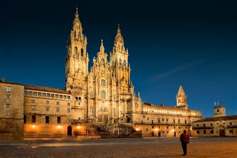 A Catedral de Santiago de Compostela: Uma Obra-Prima da Arquitetura Gótica e um Destino Inesquecível para Peregrinos!