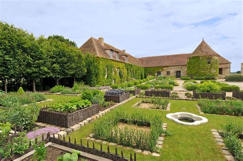 Jardins de la Roseraie! Um Oásis Romântico em um Canto Medieval de Joinville-le-Pont