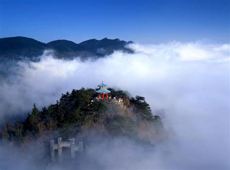  Parque Nacional de Wangwu Shan: Uma Joia Escondida para Aventureiros e Apreciadores da Natureza!