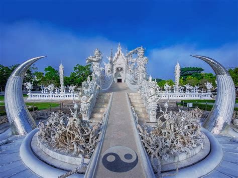 Wat Rong Khun, A Shimmering White Temple of Mystical Beauty and Intricate Art!